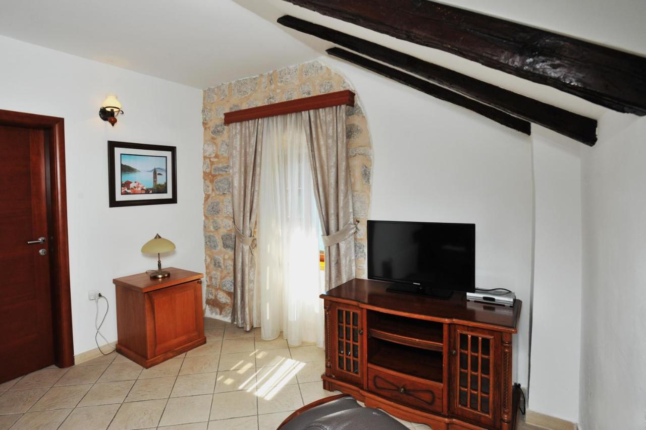 Lady Of The Rocks Apartments Perast Ngoại thất bức ảnh