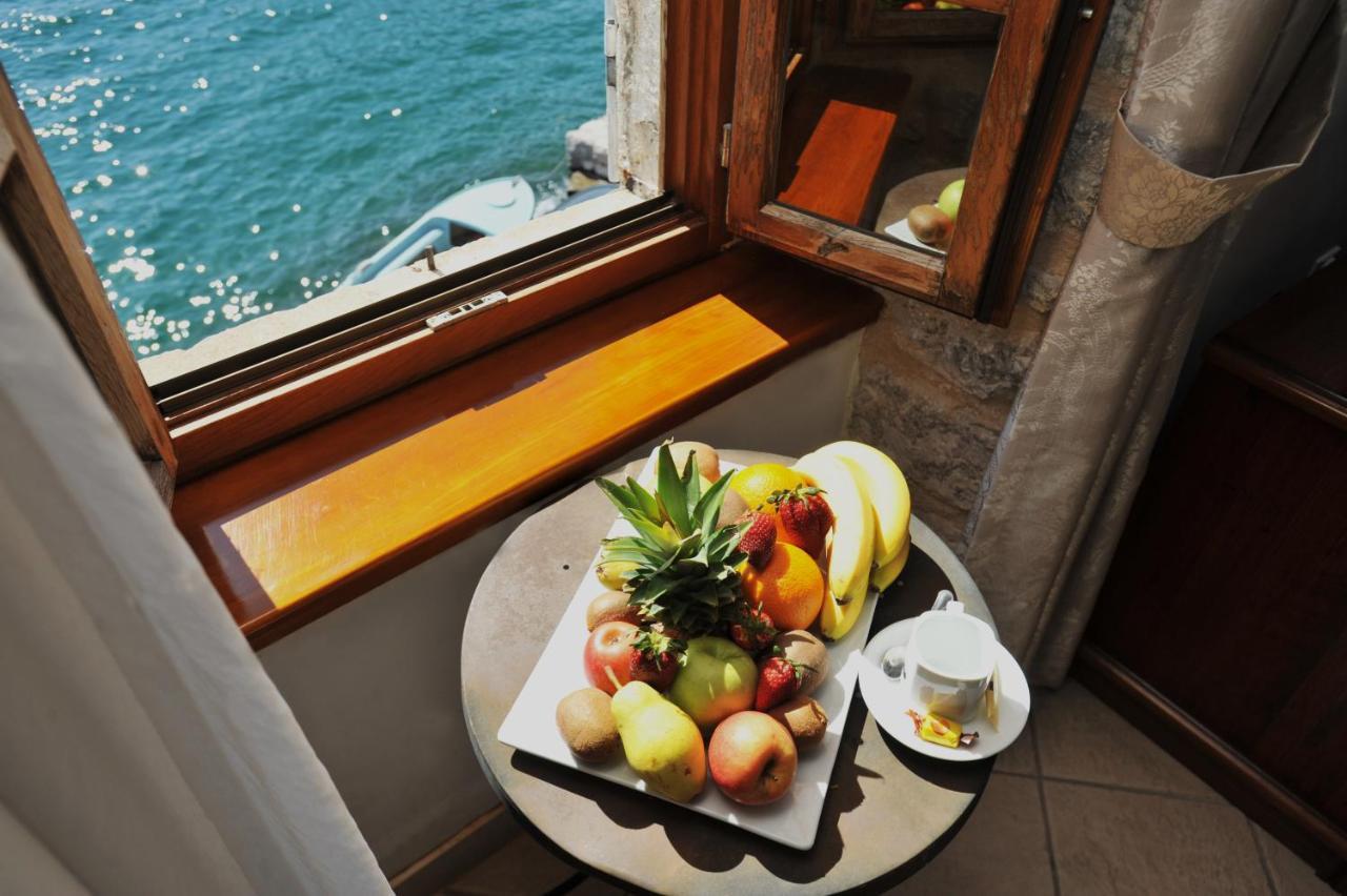 Lady Of The Rocks Apartments Perast Ngoại thất bức ảnh